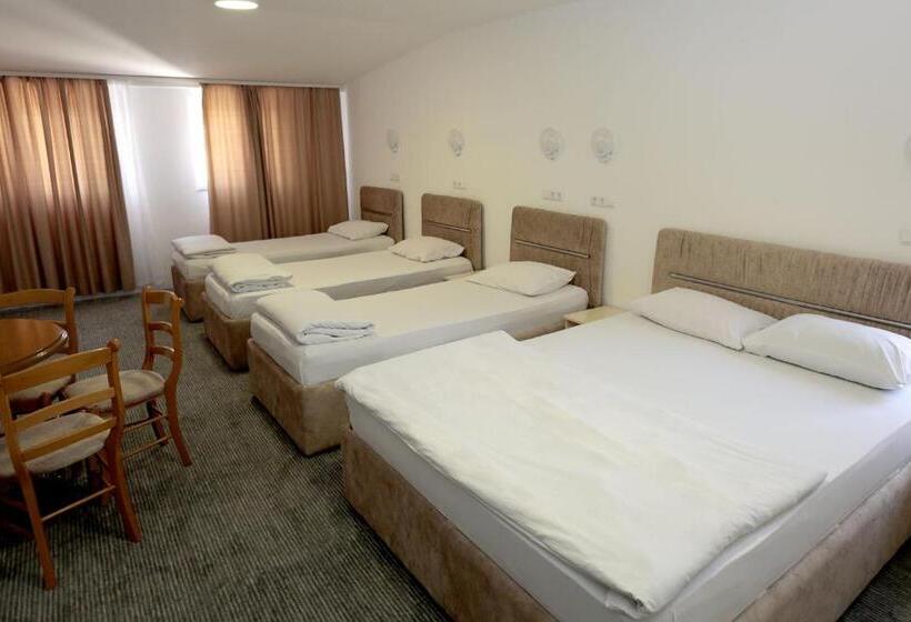 اتاق خانوادگی, Pansion Kipovi