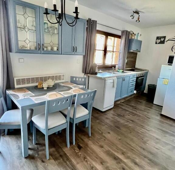 منزل غرفة نوم واحدة, Jiřičná