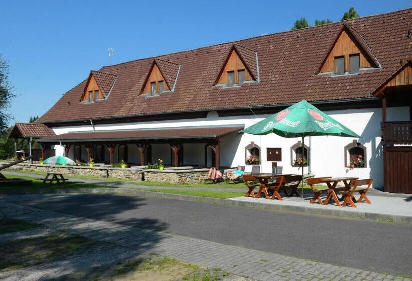 استوديو عائلي مع تراس, Jiřičná