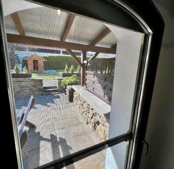 استوديو عائلي مع تراس, Jiřičná