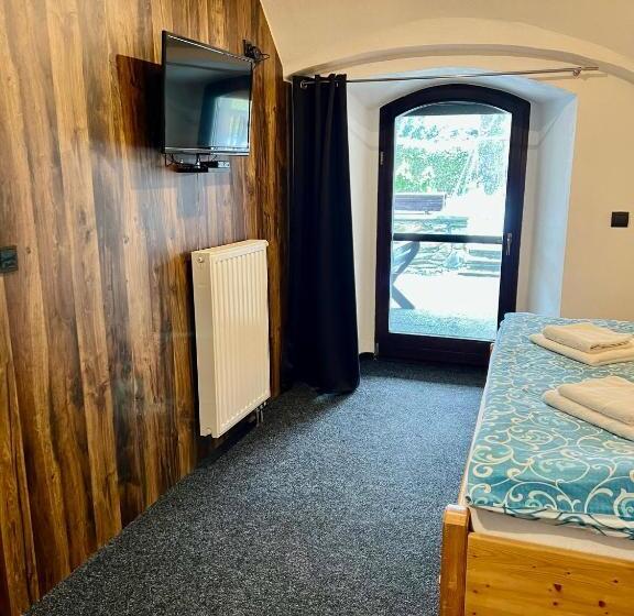 استوديو عائلي مع تراس, Jiřičná