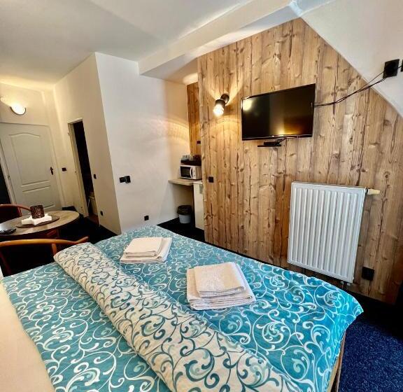 استوديو عائلي مع تراس, Jiřičná