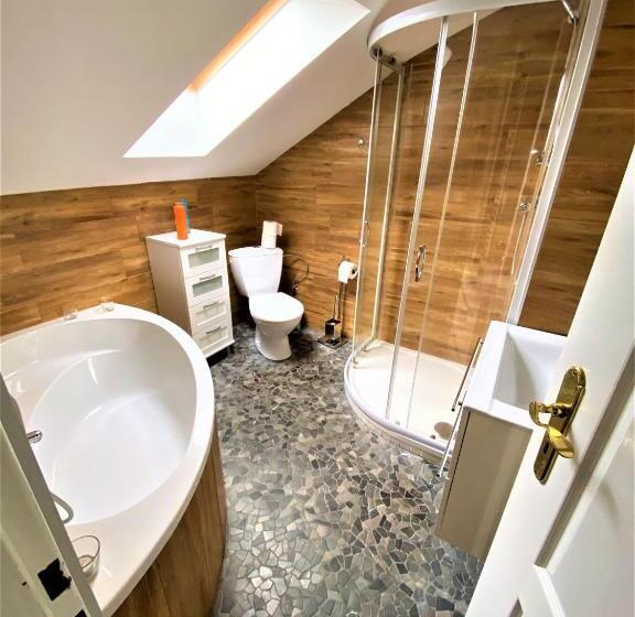 منزل غرفة نوم واحدة, Jiřičná