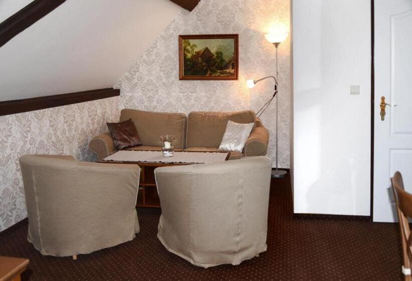 جناح مزوَّد بشرفة, Jiřičná