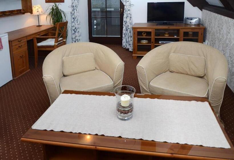 جناح مزوَّد بشرفة, Jiřičná