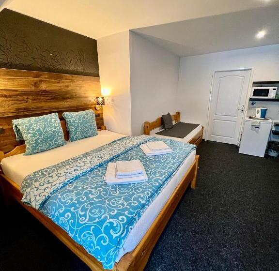 استوديو عائلي مع تراس, Jiřičná