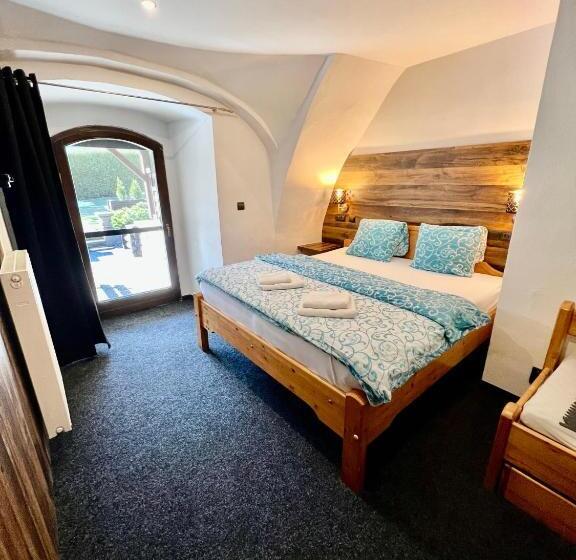 استوديو عائلي مع تراس, Jiřičná