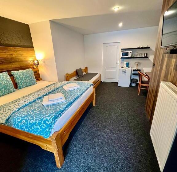 استوديو عائلي مع تراس, Jiřičná