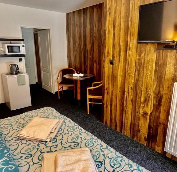 استوديو عائلي مع تراس, Jiřičná