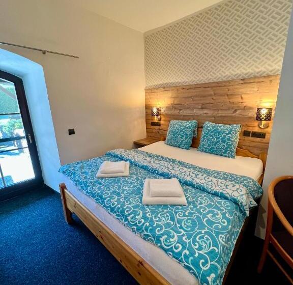 استوديو عائلي مع تراس, Jiřičná