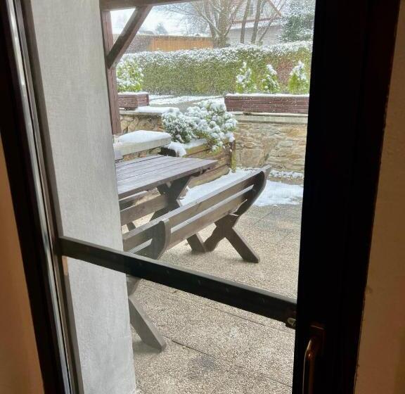 استوديو عائلي مع تراس, Jiřičná