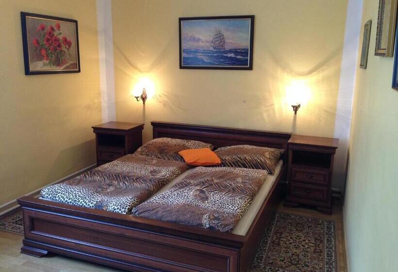 小型套房, Koliba