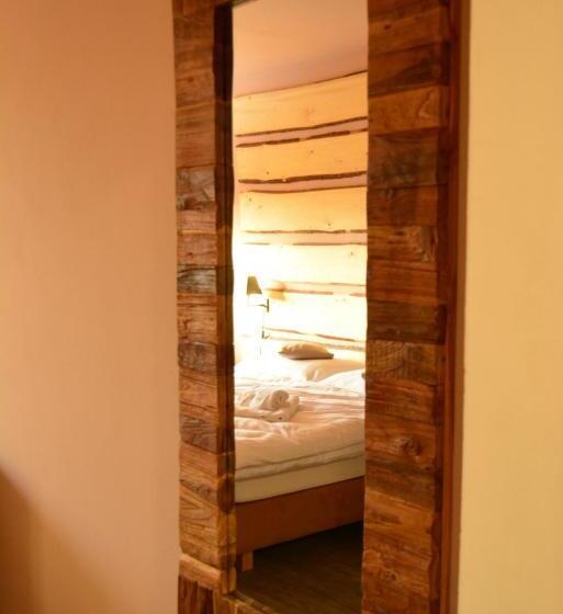 Standard-huone, Obzor
