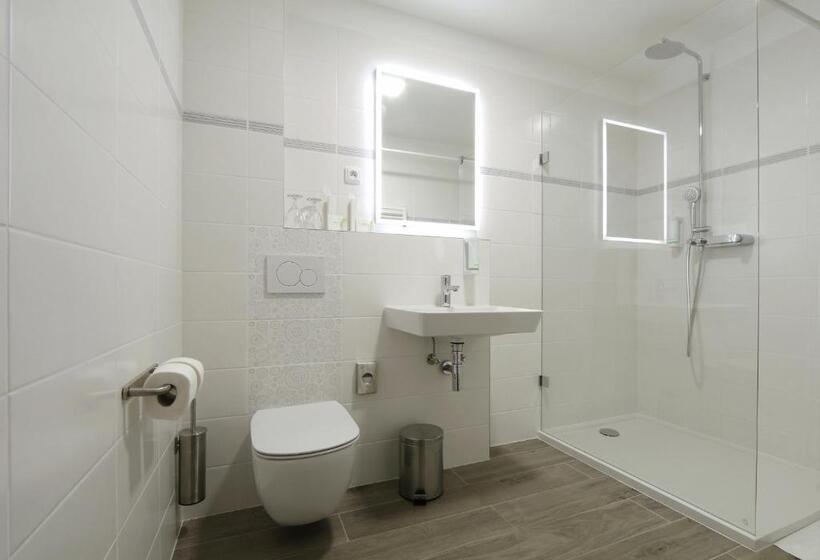 Superior-studio, Obzor