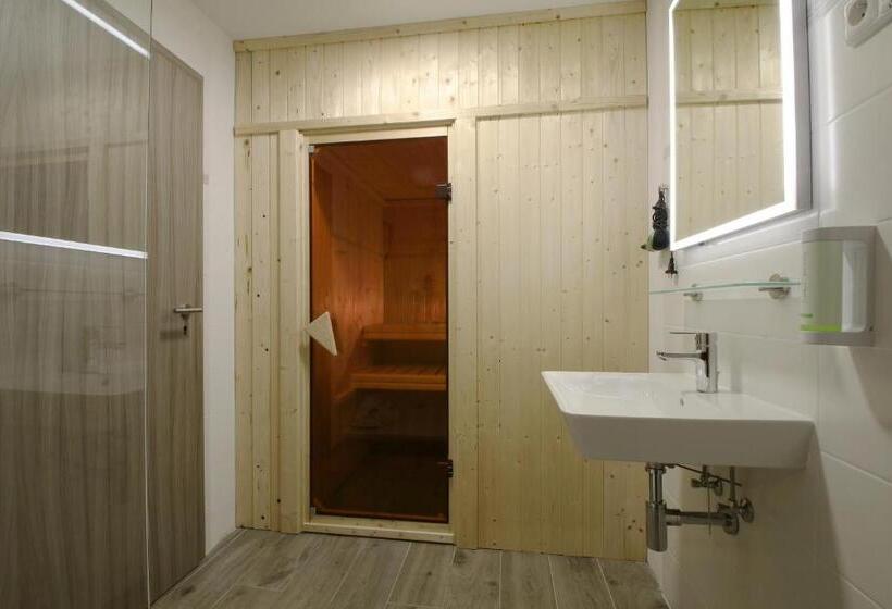 Superior-studio, Obzor