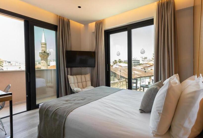 اتاق سوپریور با چشم‌انداز شهر, Old Port