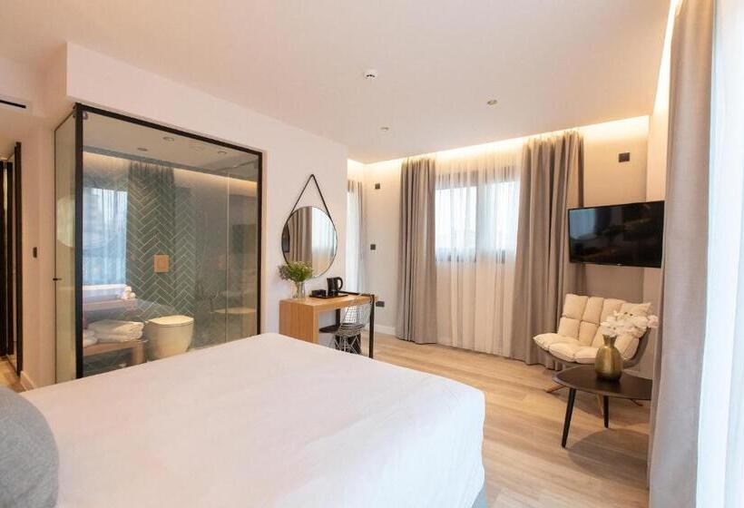 اتاق سوپریور با چشم‌انداز شهر, Old Port