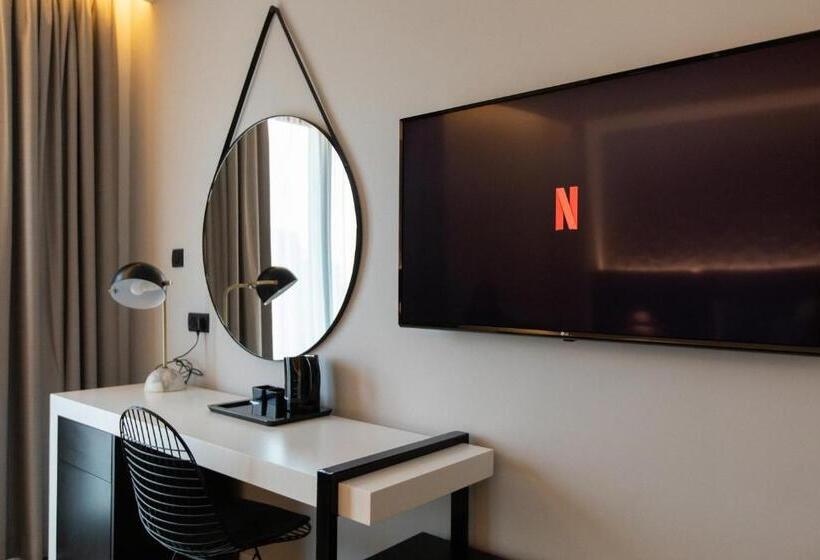 سوییت جونیور, Old Port