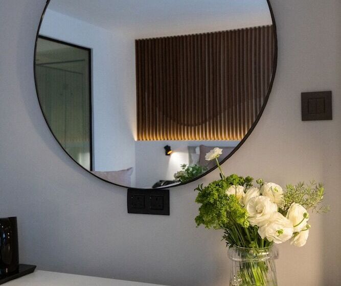 اتاق سوپریور با چشم‌انداز شهر, Old Port