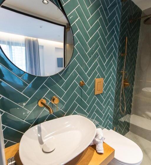 اتاق سوپریور با چشم‌انداز شهر, Old Port