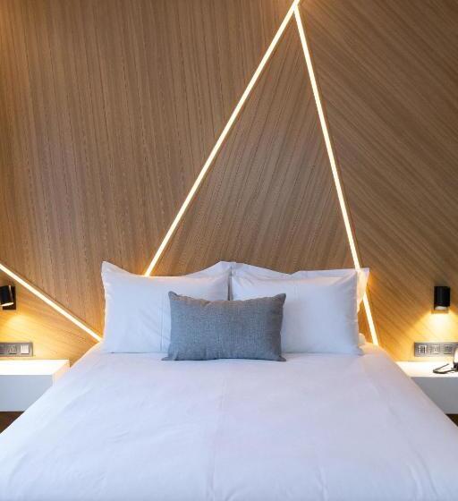 اتاق سوپریور با چشم‌انداز شهر, Old Port