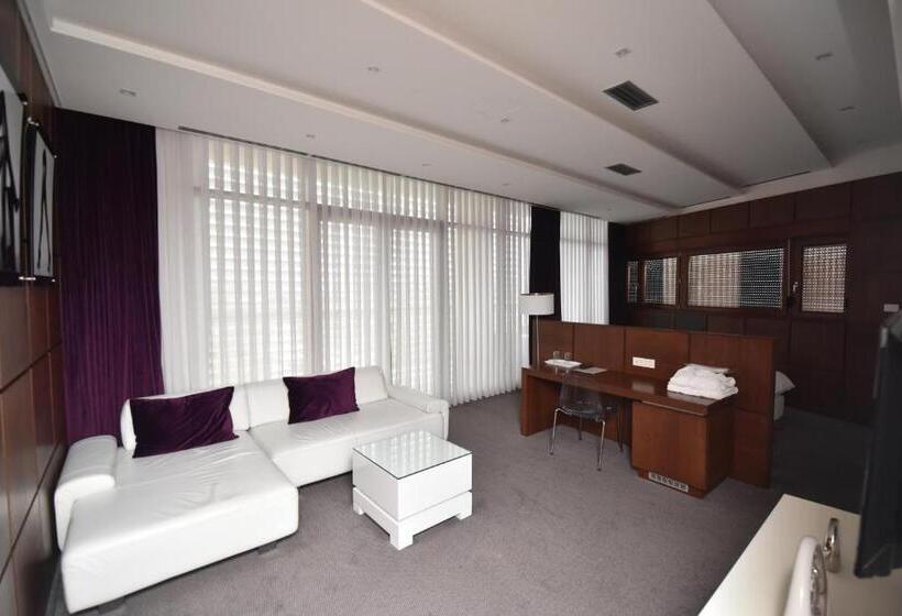 آپارتمان 1 خوابه با تراس, Sesto Senso