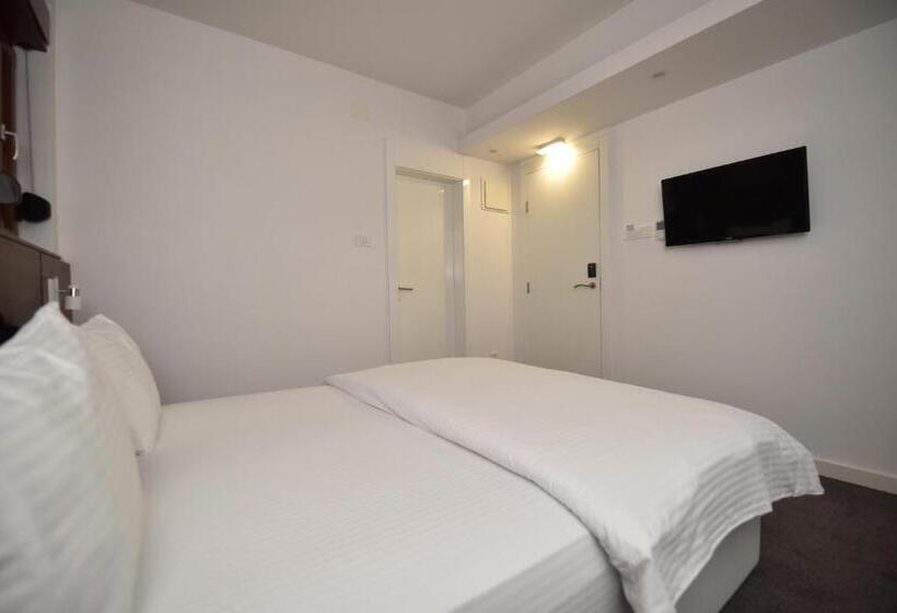 اتاق استاندارد, Sesto Senso