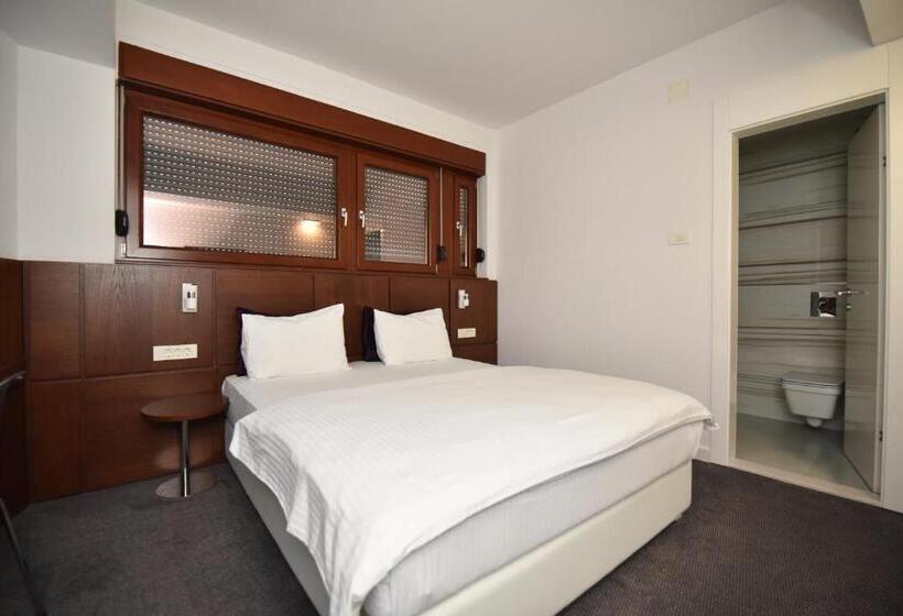 اتاق استاندارد, Sesto Senso