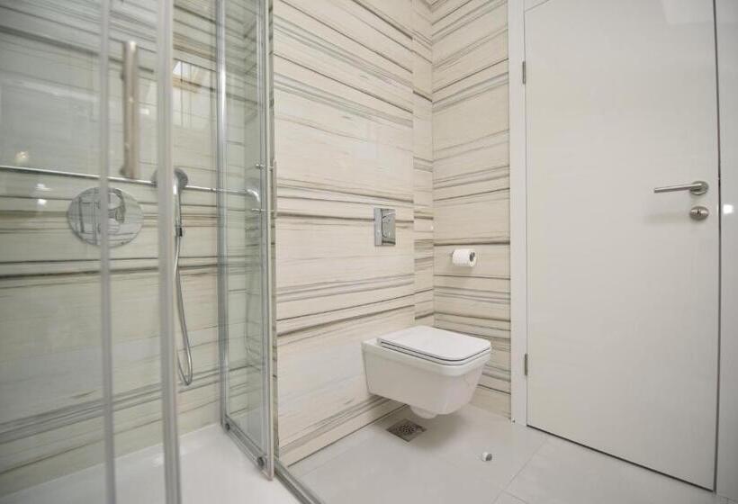 اتاق لوکس, Sesto Senso