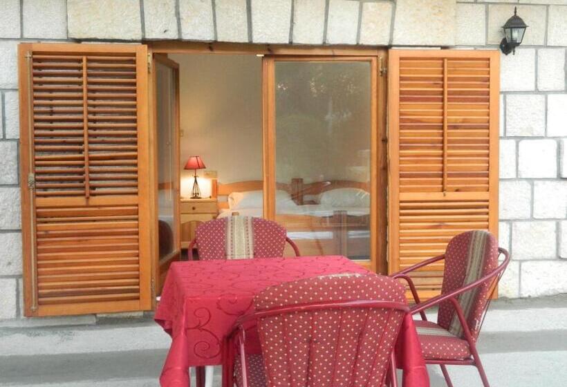 اتاق استاندارد سه تخته با بالکن, Motel Jelčić