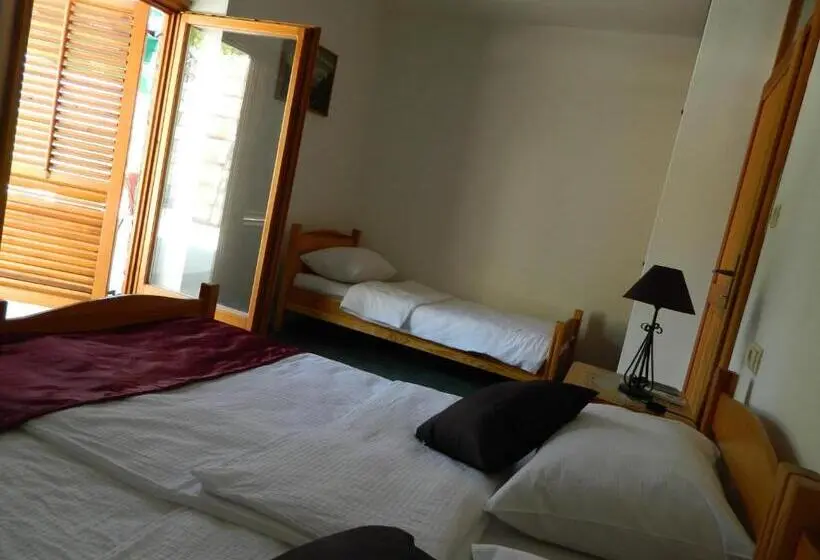 اتاق استاندارد سه تخته با بالکن, Motel Jelčić