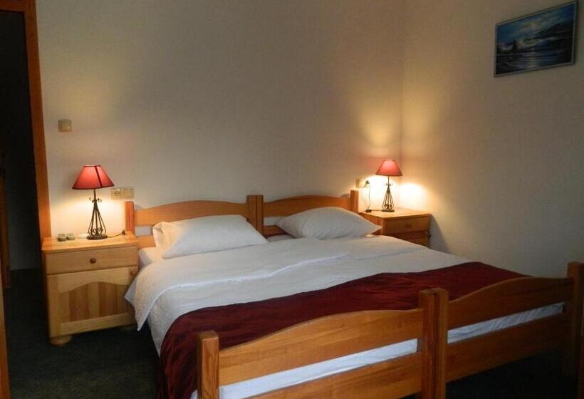 اتاق استاندارد سه تخته با بالکن, Motel Jelčić