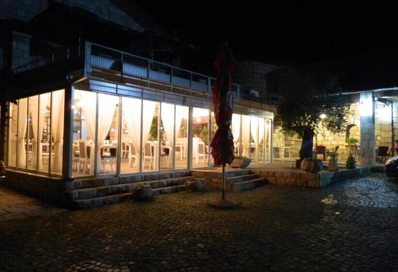 اتاق استاندارد سه تخته با بالکن, Motel Jelčić