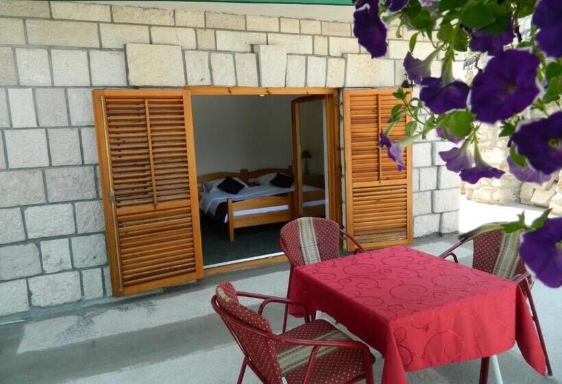 اتاق استاندارد سه تخته با بالکن, Motel Jelčić