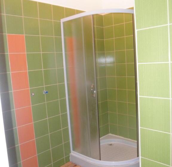 اتاق ساده سه‌ نفره, Dzajicaa Buk Rooms   Noahs Ark