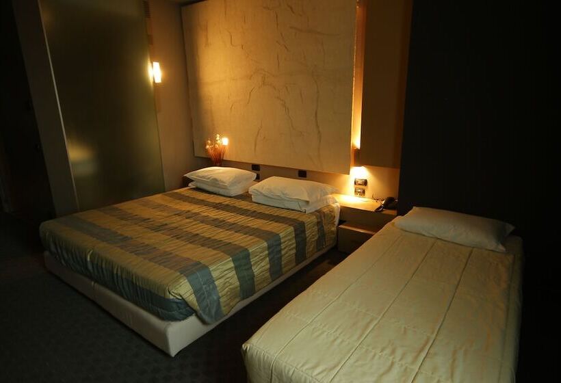 スタンダード４人部屋, Bes Hotel Cremona Soncino