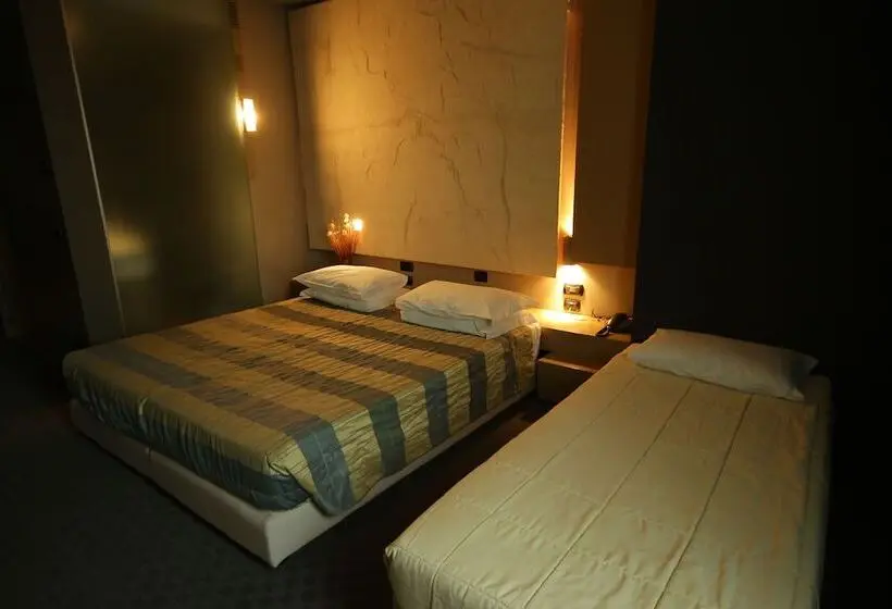 スタンダード４人部屋, Bes Hotel Cremona Soncino