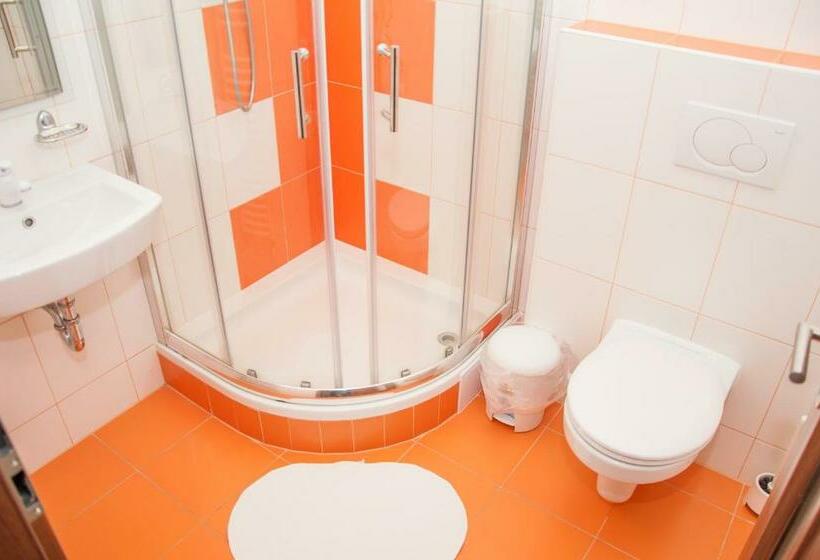 اتاق استاندارد یک نفره, Restaurace A Penzion Zděná Bouda