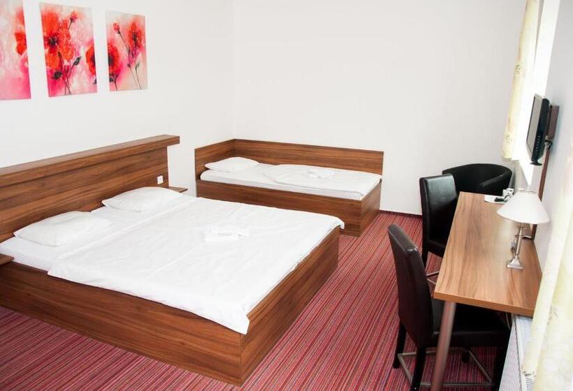 اتاق استاندارد سه نفره, Restaurace A Penzion Zděná Bouda