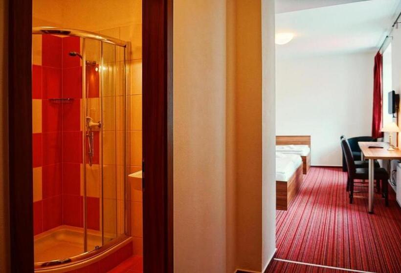 اتاق استاندارد سه نفره, Restaurace A Penzion Zděná Bouda