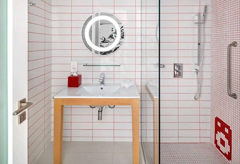 اتاق استاندارد, Radisson Red Dubai Silicon Oasis