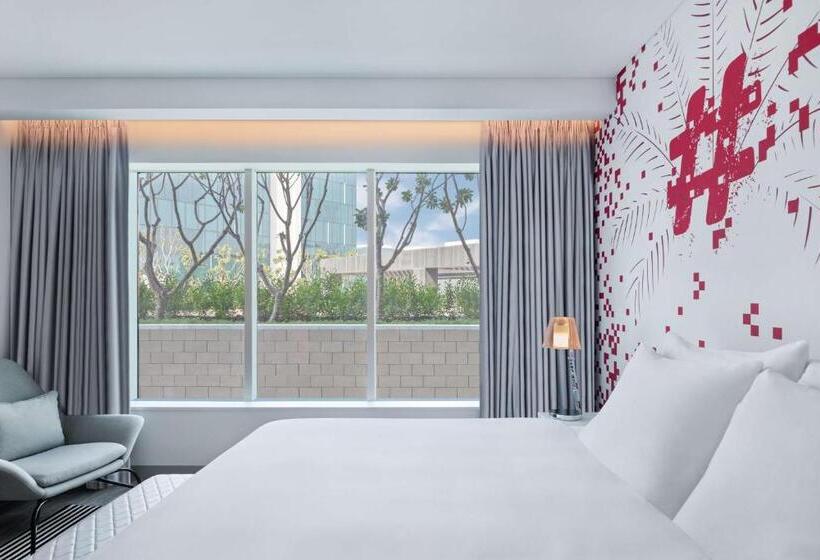 اتاق استاندارد, Radisson Red Dubai Silicon Oasis