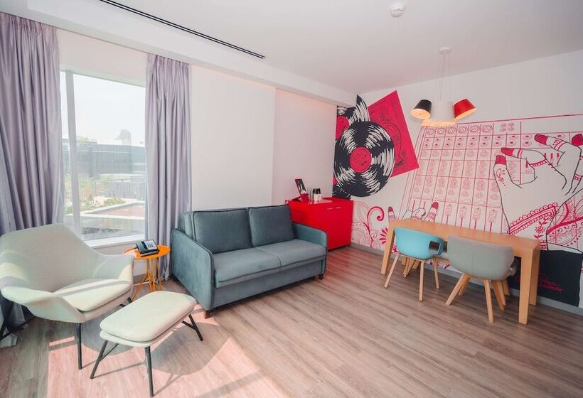 سوییت خانوادگی, Radisson Red Dubai Silicon Oasis