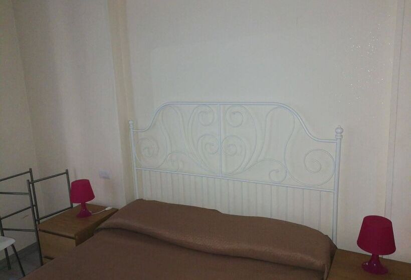 اتاق استاندارد با سرویس بهداشتی مشترک, Atrium Rooms