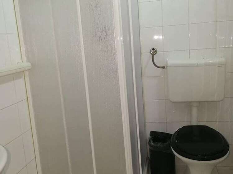 اتاق استاندارد یک تخته با سرویس بهداشتی مشترک, Atrium Rooms