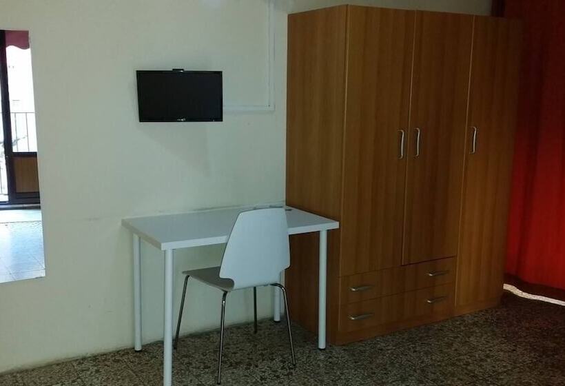 اتاق استاندارد یک تخته با سرویس بهداشتی مشترک, Atrium Rooms