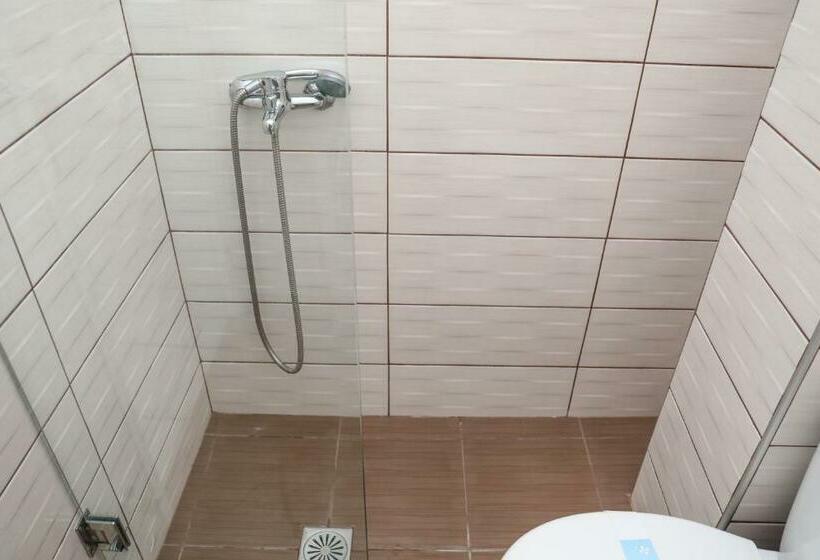 استودیوی استاندارد با چشمانداز شهر, Vaya Zorba Studios