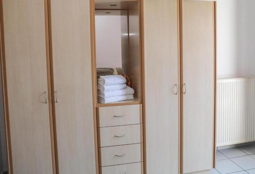 استودیوی استاندارد با چشمانداز شهر, Vaya Zorba Studios