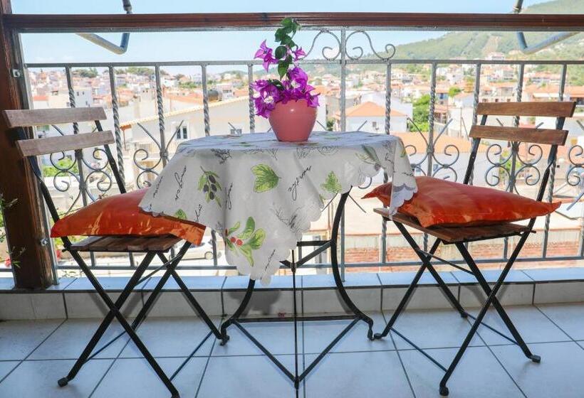 استودیوی استاندارد با چشمانداز شهر, Vaya Zorba Studios