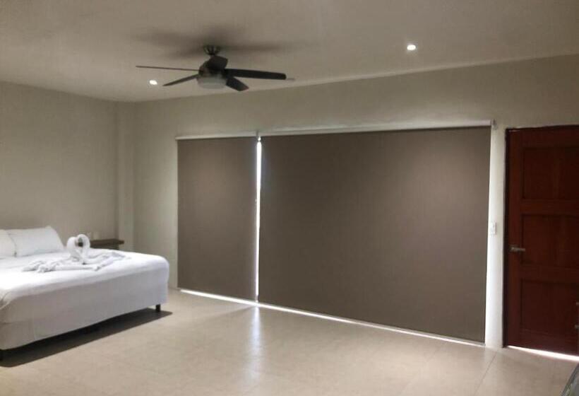 غرفة قياسية سرير كينج, Cuxos Hotel Beachfront
